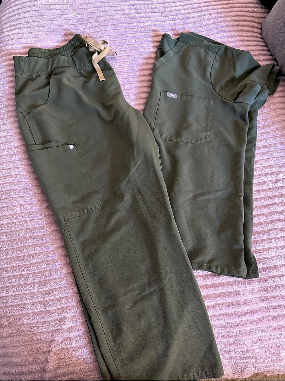 FIGS 💚 top XXL Regular, Bottoms XXL PETITE